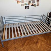 letto singolo in metallo