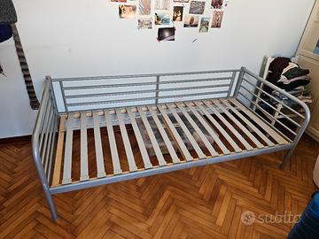 letto singolo in metallo