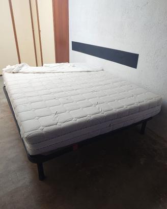 Letto matrimoniale con doghe