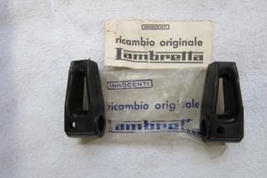 Coppia plastiche leva cofano lambretta