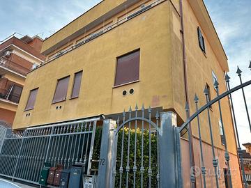 Trilocale via Roccabruna 72, Casalotti, Roma