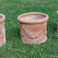 FIORIERE  ROTONDE  IN  TERRACOTTA