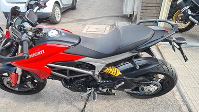 Ducati Hyperstrada 821 