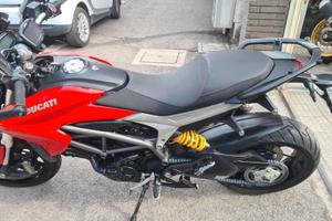 Ducati Hyperstrada 821 