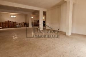 Locale commerciale/magazzino in stato