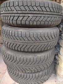 4 gomme invernali 185/65 R15 T con cerchi