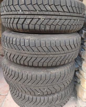 4 gomme invernali 185/65 R15 T con cerchi