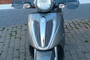 Piaggio Carnaby 300