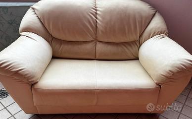 divano in similpelle pelle bianca