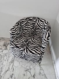 POLTRONA ZEBRATA E  POUF CHATEAUX  D'AX