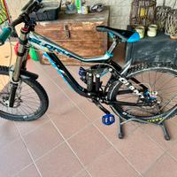 Bici Downhill  Giant Glory 27,5”