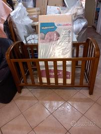 Culla in legno con materasso nuovo.