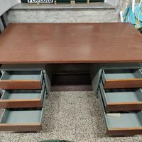 Scrivania da ufficio con doppia cassettiera