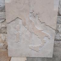 Bassorilievo in pietra/ cartina D'italia