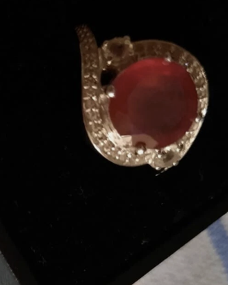 Anello in argento con rubino del Madagascar