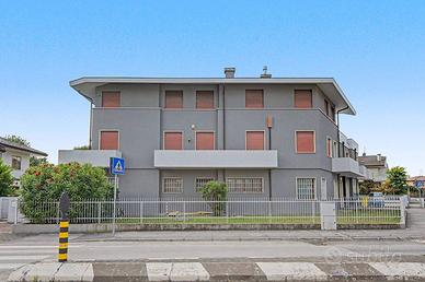Immobile di 211 m² con più di 5 locali a Albignase