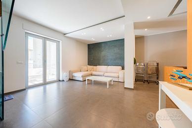 Roseto Nord in elegante palazzina fronte mare