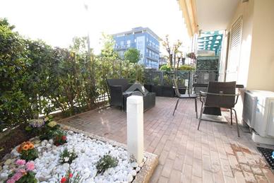 2 LOCALI A RICCIONE
