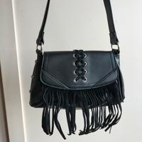 Borsa a spalla nera con frange 