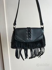 Borsa a spalla nera con frange 