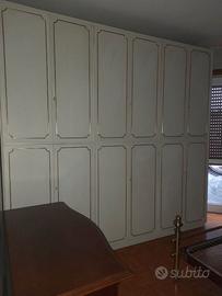 ARMADIO  IN LEGNO LACCATO OPACO