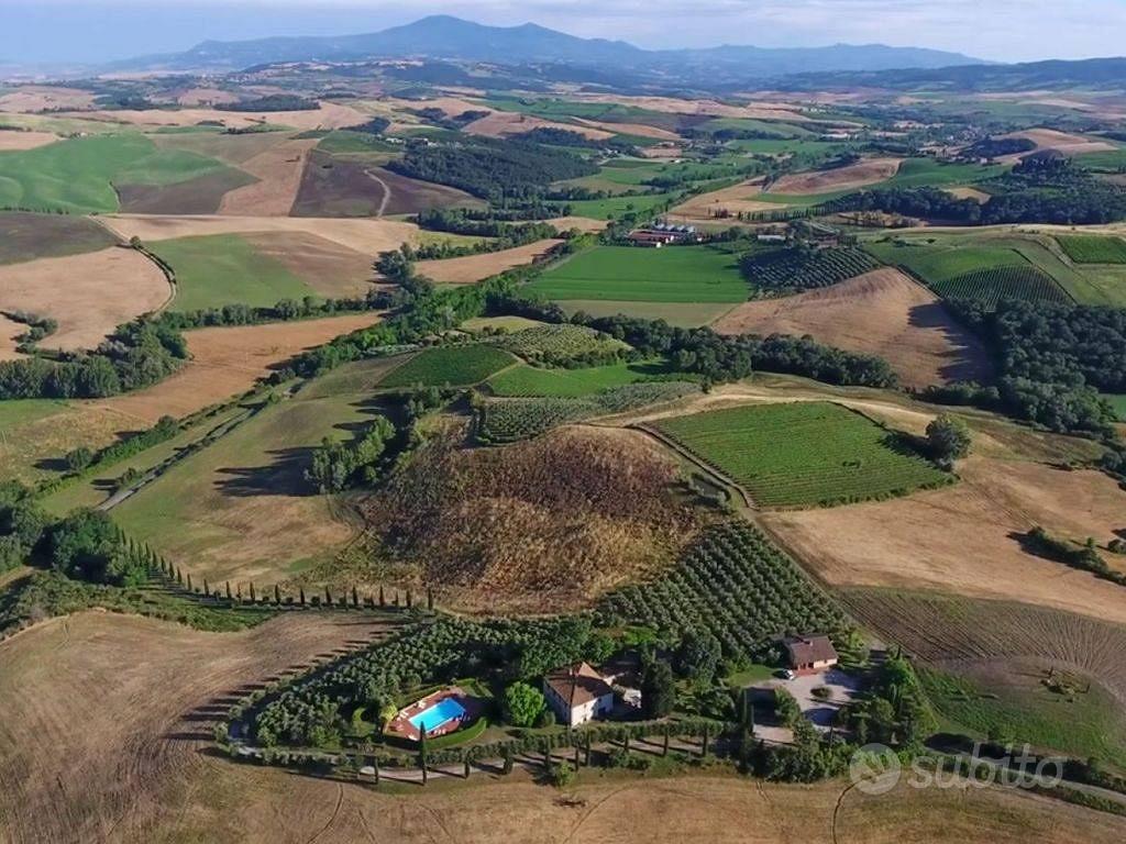 Rustico / Casale di 850 m² con più di 5 locali e b - Vista 3