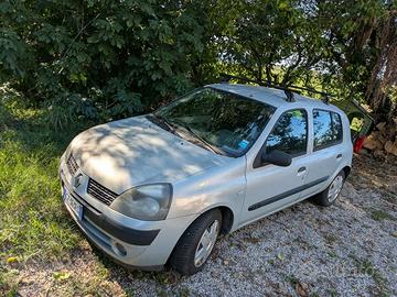 CLIO 1.2 BENZINA DEL 2003 CON IMPIANTO A METANO