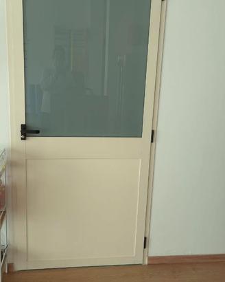 Porta in alluminio bianca - maniglione antipanico