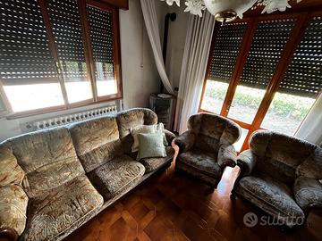 Salotto vintage in legno