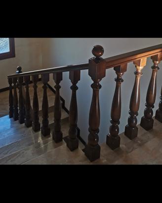 Ringhiera scala - paletti verticali in legno