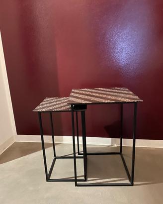 2 tavolini in metallo bordeaux e nero