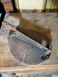 Antico taglia pane del 1800