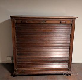 Mobile antico in noce massiccio con serrandina