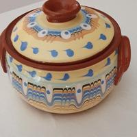 Zuppiera in ceramica bulgara Troyan con coperchio 
