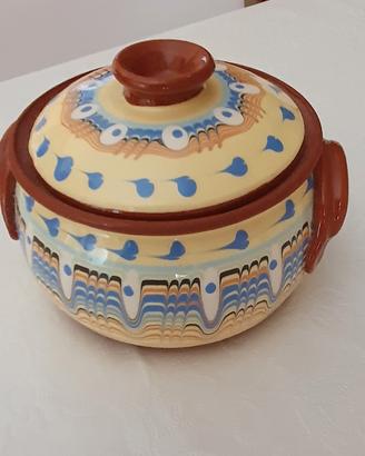 Zuppiera in ceramica bulgara Troyan con coperchio 