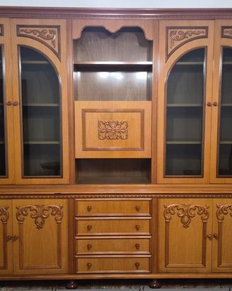 Grande credenza classica in legno