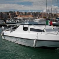 Barca pilotina semicabinato