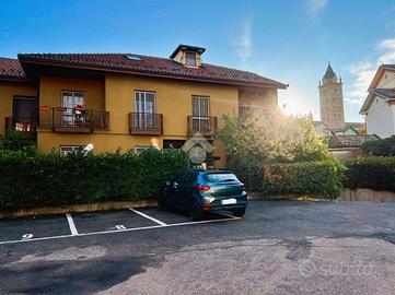 VILLA A SCHIERA A ALBA