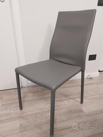 Set di 4 sedie AURA di colore grigio