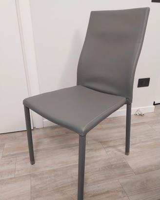 Set di 4 sedie AURA di colore grigio