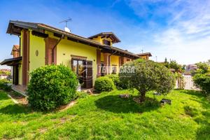 VILLA UNIFAMILIARE LIBERA SU 4 LATI A SANTENA!!