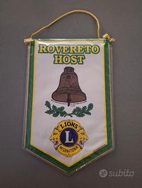 Gagliardetto Lions Club Rovereto Host