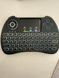 Tastiera wireless retroilluminata con touchpad