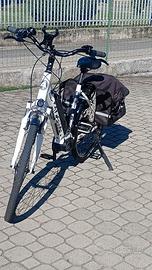 Bicicletta pedalata assistita 