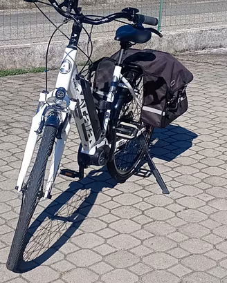 Bicicletta pedalata assistita 