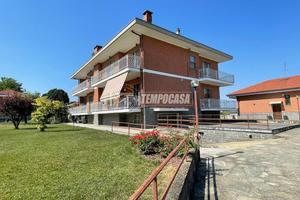 AMPIO APPARTAMENTO IN ZONA TRANQUILLA, CON BOX, VI