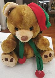 Peluche Orsacchiotto seduto con cappellino