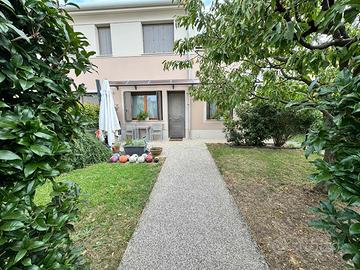 Appartamento 3 camere, 2 bagni e giardino