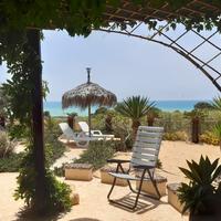 Prezzi modici in villetta 8/16 posti fronte mare