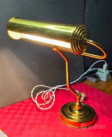 Lampada vintage da scrivania in ottone. 